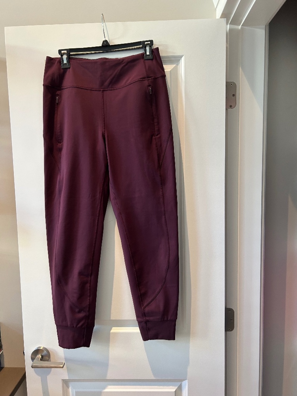 Athleta Ranier Jogger Size Small Burgandy